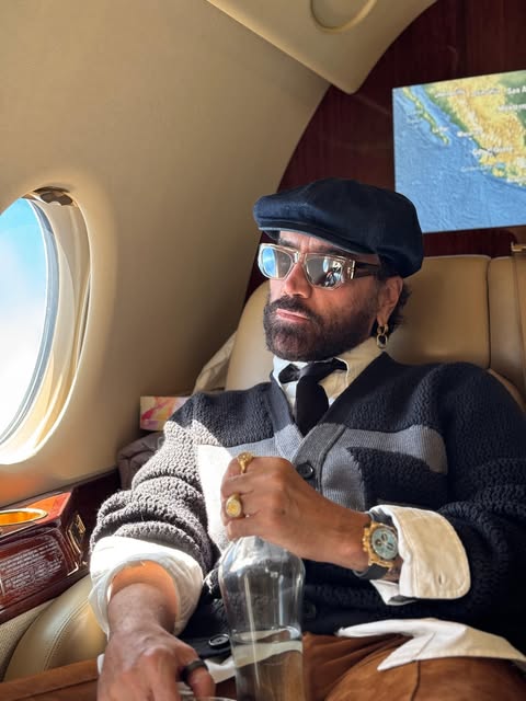 Alejandro Fernández travelling
